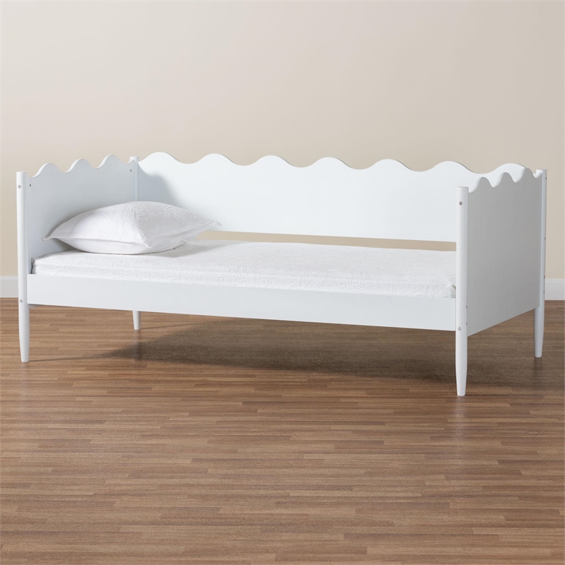 Baxton Studio Malaya Modern White Wood Twin Daybed with Scalloped Edges