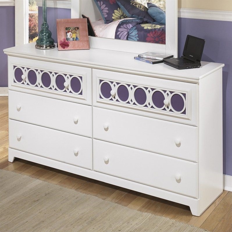 Signature Design by Ashley Furniture Zayley 6Drawer Dresser in White