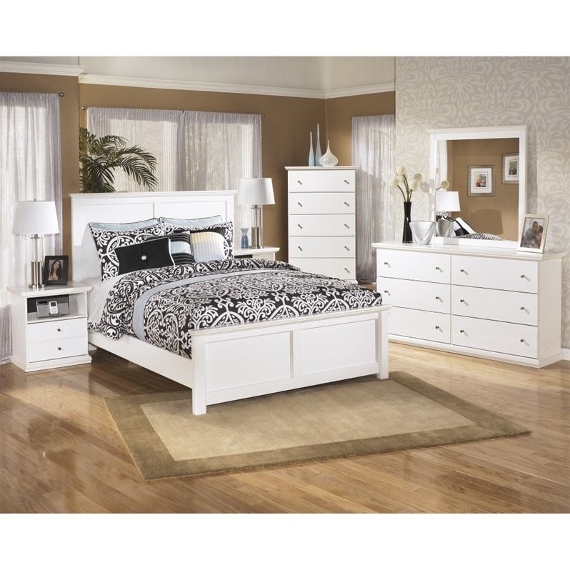 Ashley Furniture Bostwick Shoals 6 Piece Wood Queen Panel Bedroom Set in White