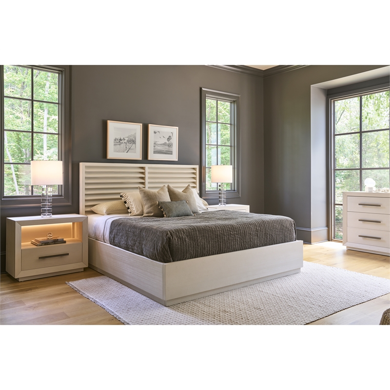 Universal Furniture Oasis Shoreline Panel Bed Queen in White Pine