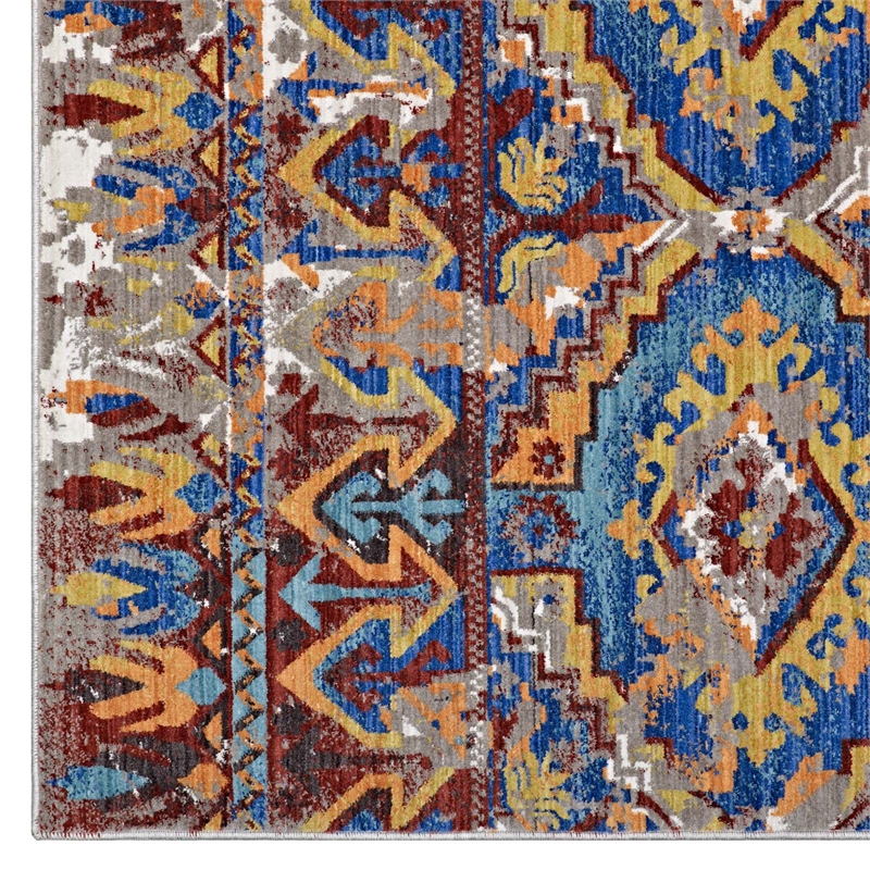 Centehua Distressed Southwestern Aztec 5x8 Area Rug in Multicolored
