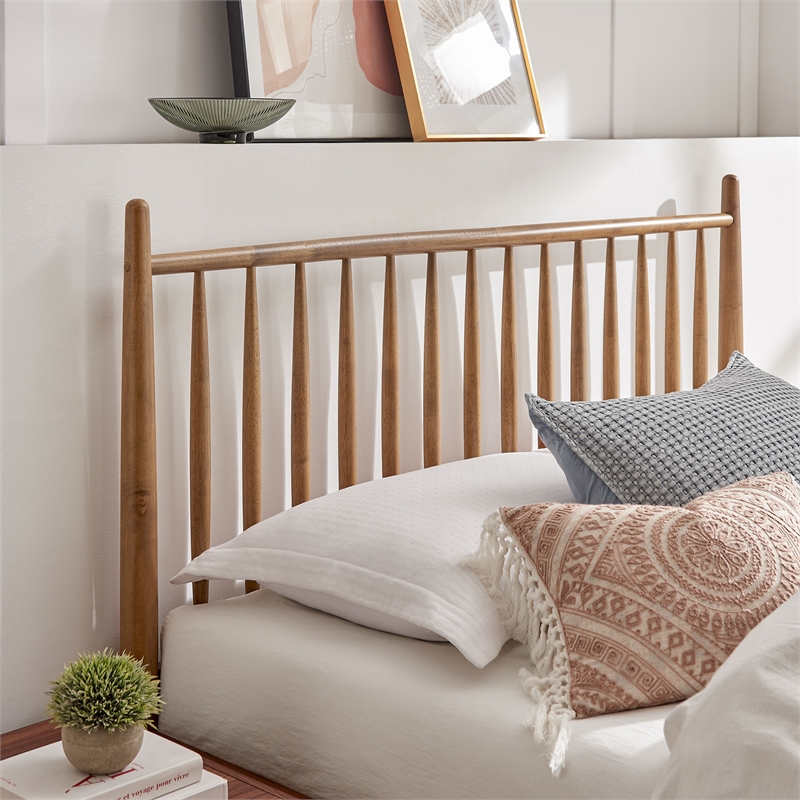 Zane Queen Size Spindle Bed in Walnut