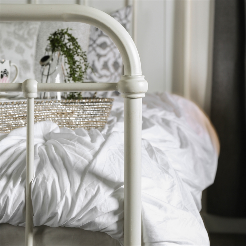 Furniture of America Celinda Metal California King Spindle Bed in Vintage White