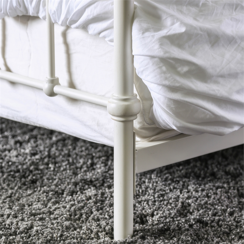 Furniture of America Celinda Metal King Spindle Bed in Vintage White