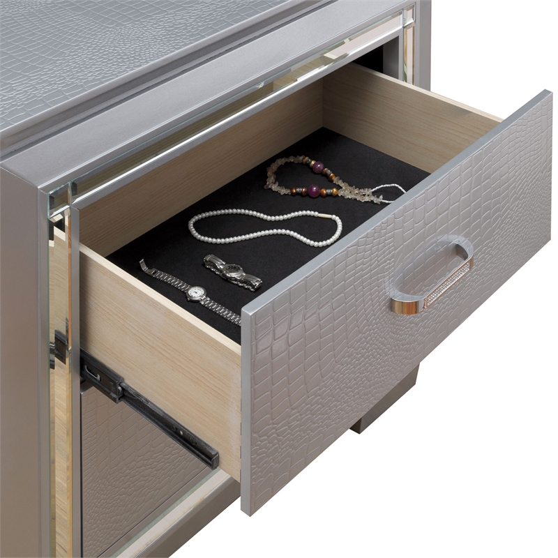 Furniture of America Rachel Solid Wood 2-Drawer Nightstand in Silver