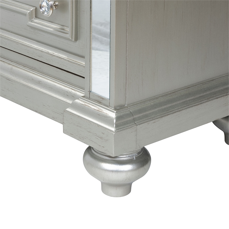 Furniture of America Farrah Transitional Solid Wood 5-Drawer Chest in Silver