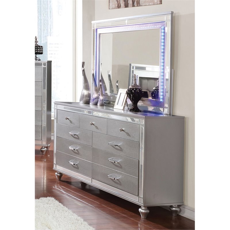 Furniture of America Xulu Wood 2-Piece Dresser and Mirror Set in Silver