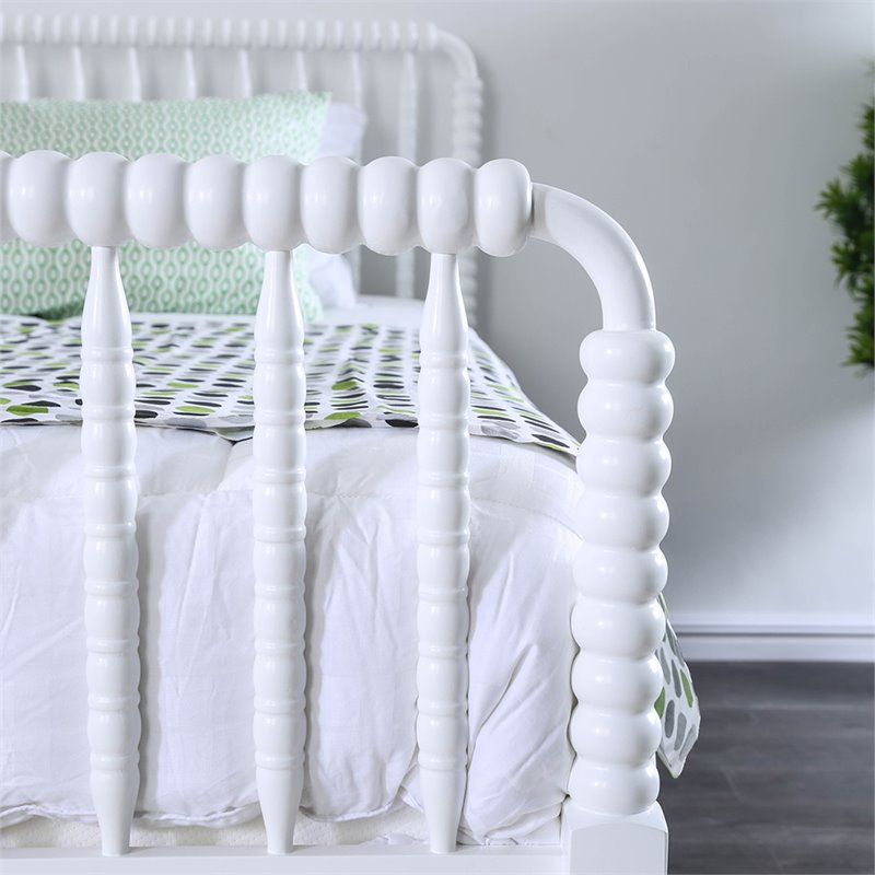 Furniture of America Dina Cottage Wooden Full Spindle Bed in White