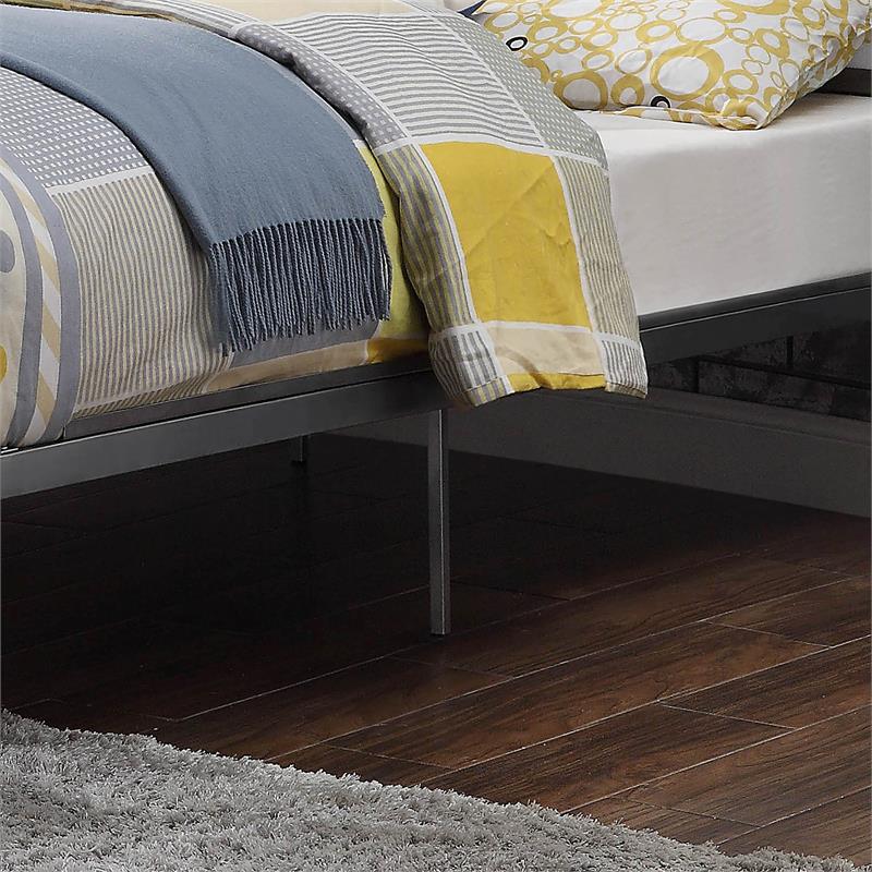 Furniture of America Kushner Industrial Metal Platform Bed with Bench in White