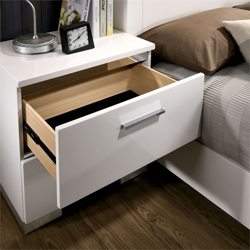 FOA Quaker Modern 3-Piece White Wood Bedroom Set - Queen + Nightstand + Chest