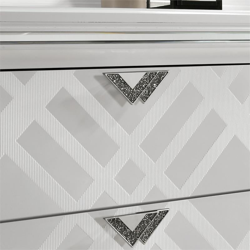 Furniture of America Anaiya Contemporary Solid Wood 5-Drawer Chest in White