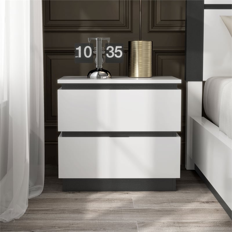 Furniture of America Misti Contemporary Solid Wood Nightstand with USB in White