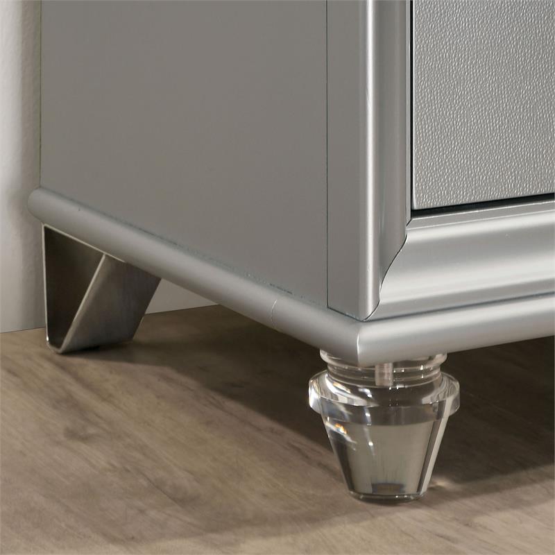 Furniture of America Plumley Contemporary Solid Wood 5-Drawer Chest in Silver