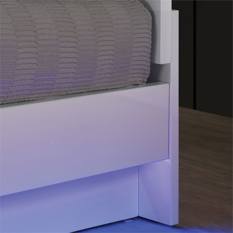 Furniture of America Malva Solid Wood Cal King Bed with LED Light in White