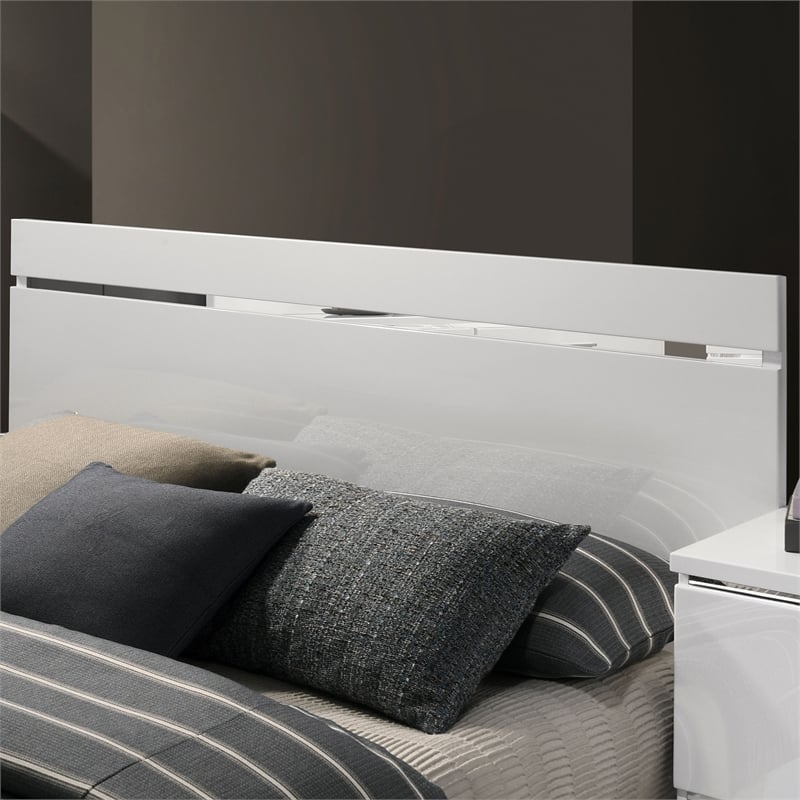 Furniture of America Malva Solid Wood Queen Bed with LED Light in White