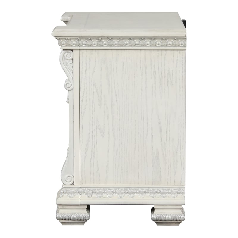 Furniture of America Byrne Wood Dovetail White 3-Drawer Nightstand with USBs