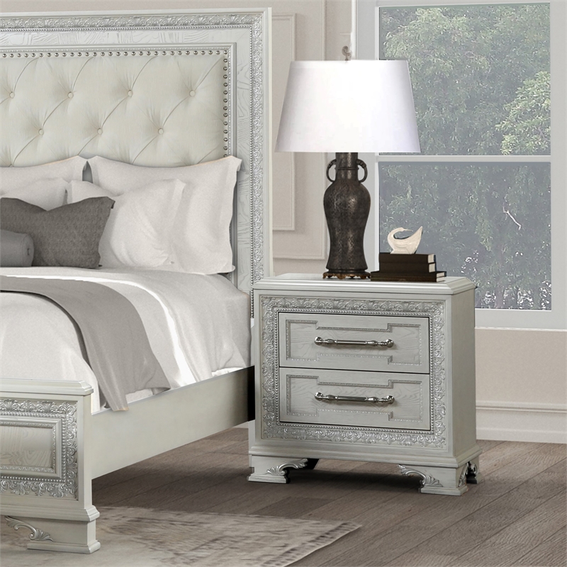 Furniture of America Gelbero White Wood Dovetail 2-Drawer Nightstand with USBs