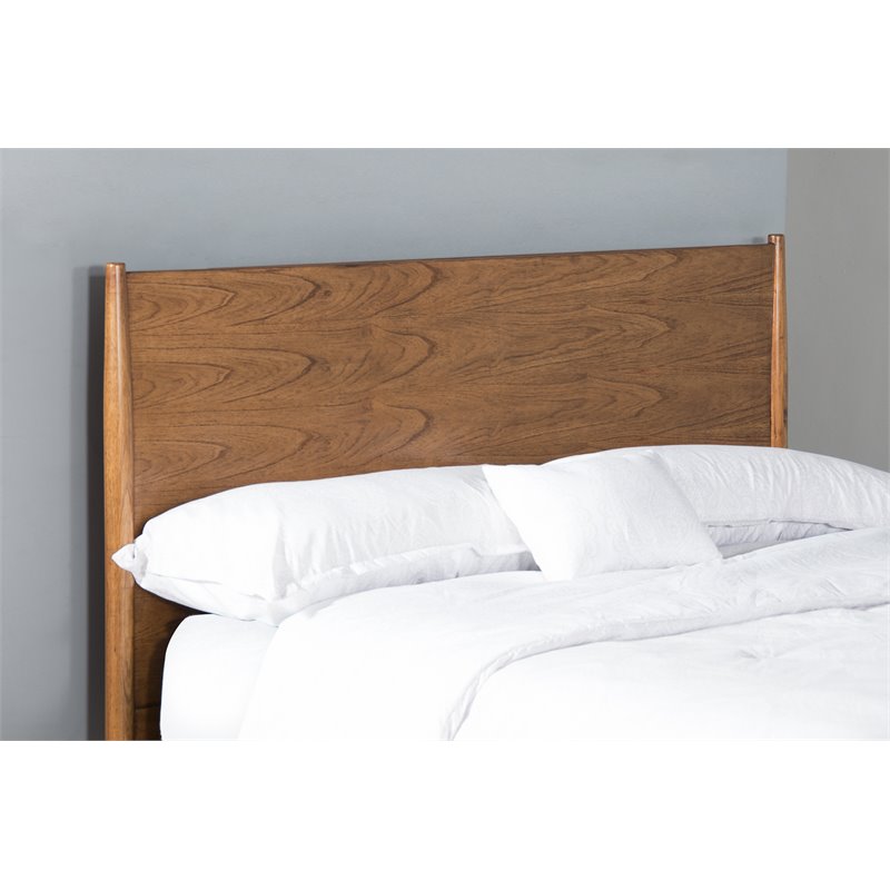 Sunny Designs American Modern Wood Queen Panel Bed in Cinnamon