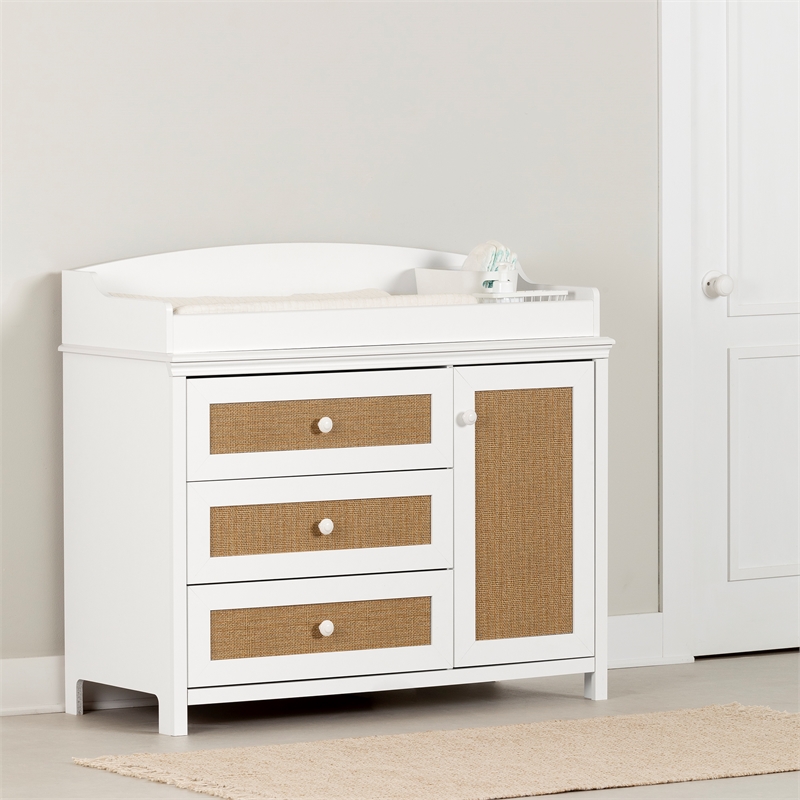 Wide changing outlet table