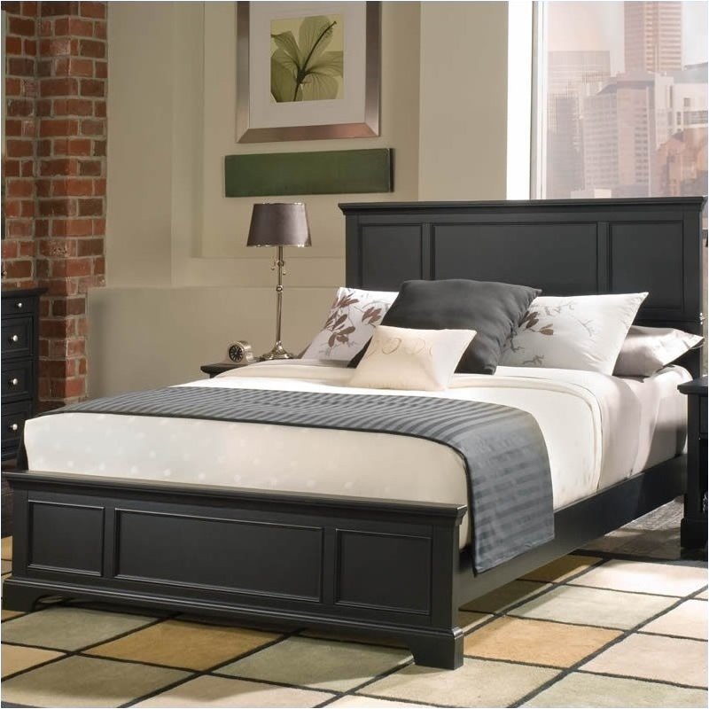 Bowery Hill Engineered Wood Queen Bedroom Set with Nightstand/Chest in Ebony