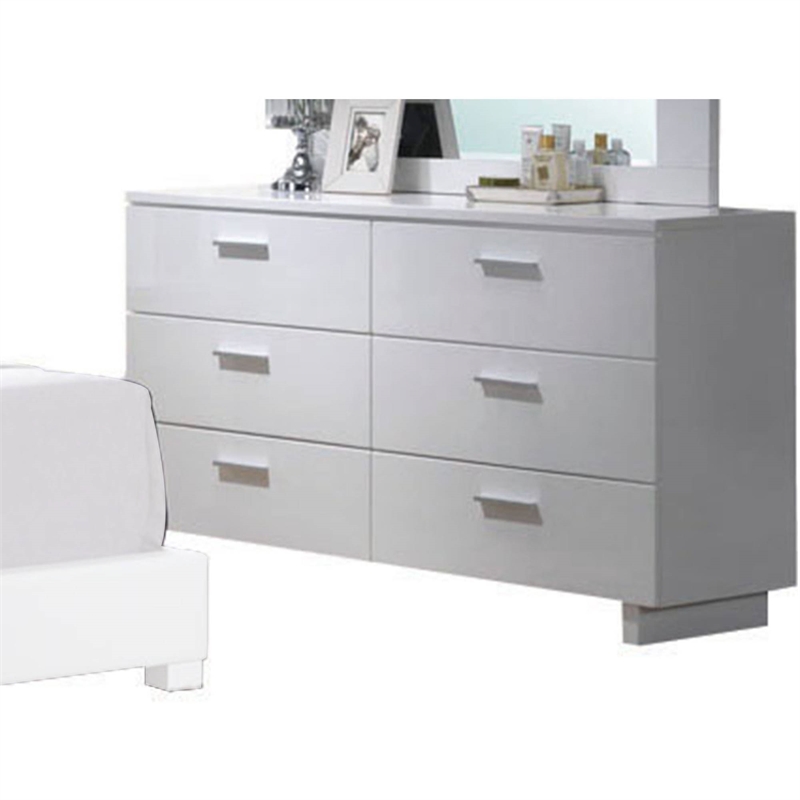 Bowery Hill 6 Drawer Dresser in White
