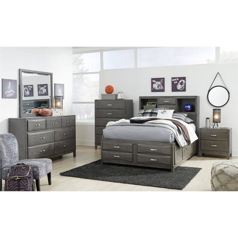 Bowery Hill 7 Drawer Dresser in Gray