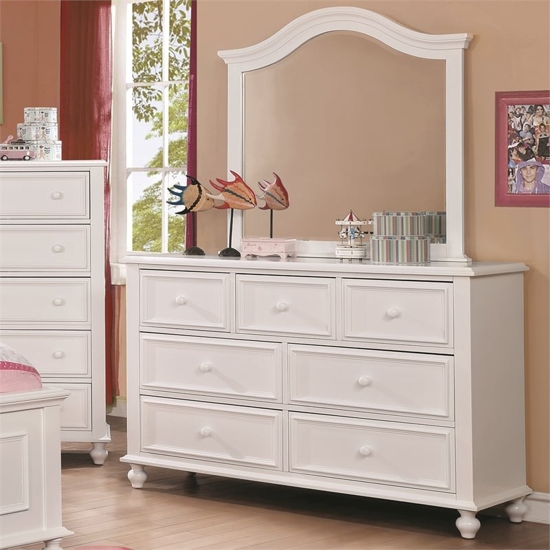 Bowery Hill 7-Drawer Traditional Solid Wood Dresser in White