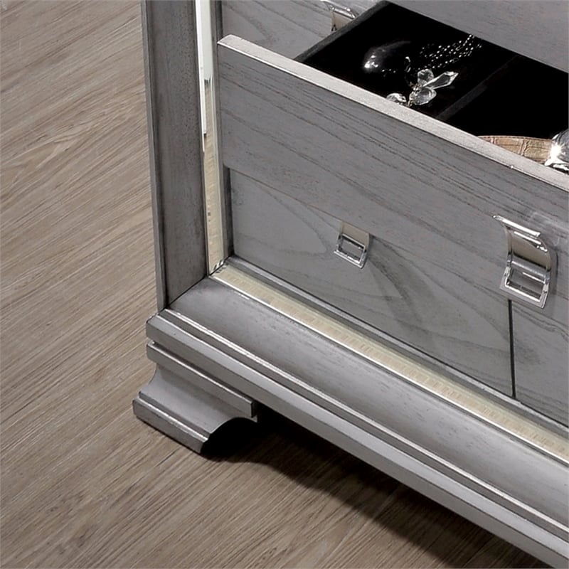Bowery Hill 8-Drawer Contemporary Wood Dresser in Light Gray