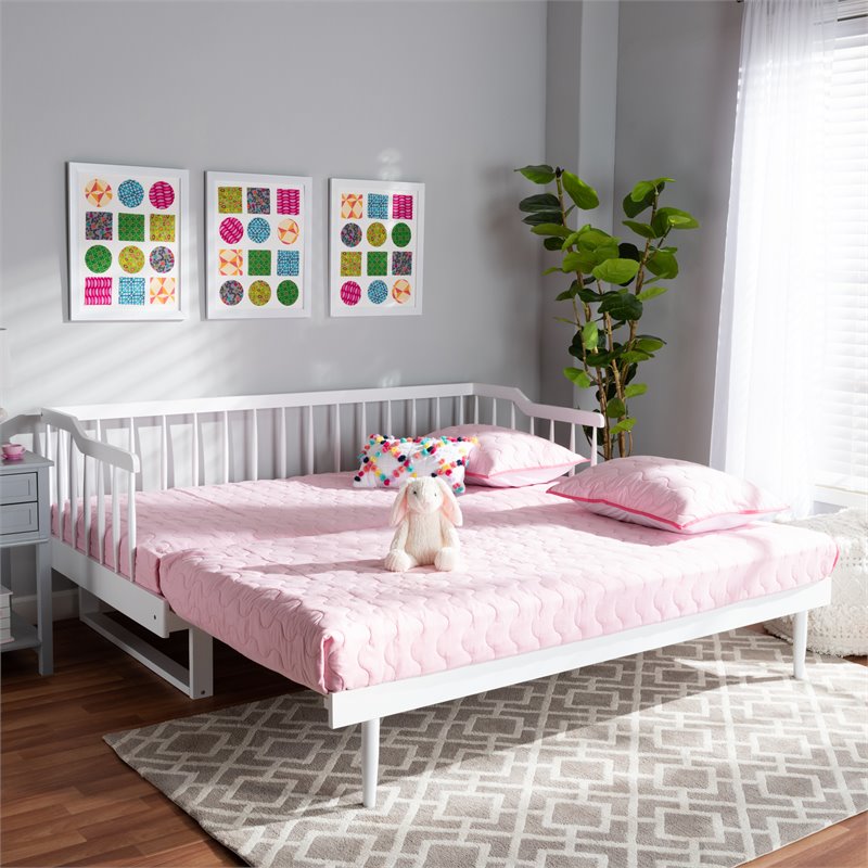 Bowery Hill White Wood Expandable Twin to King Size Spindle Daybed