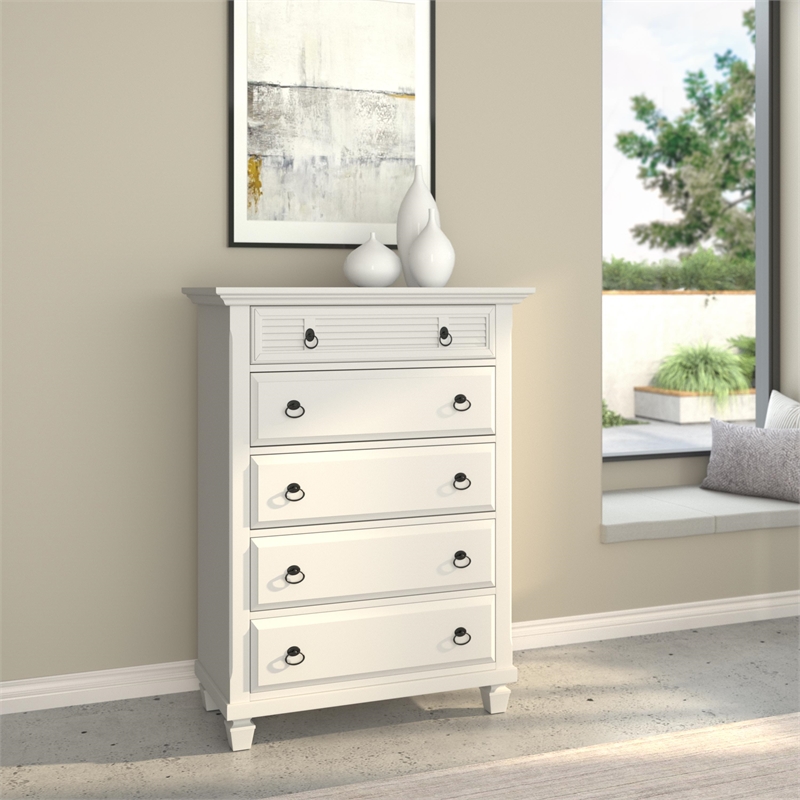 Bowery Hill Coastal 5-Drawer Pine Wood Bedroom Chest in White