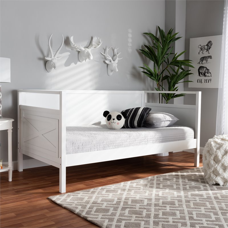 Bowery Hill Traditional Rubberwood/MDF Wood/LVL Twin Size Daybed in White