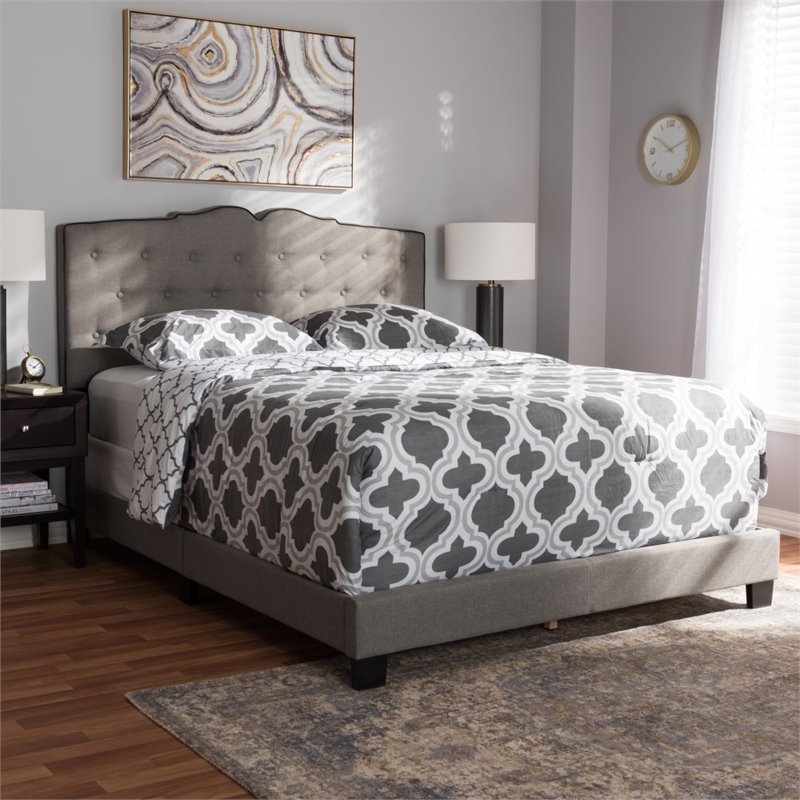 Bowery Hill Traditional Upholstered Fabric Tufted Queen Bed in Light Grey