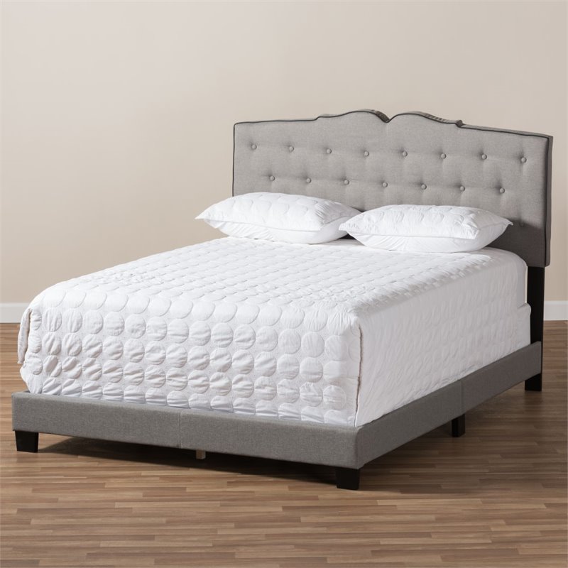 Bowery Hill Traditional Upholstered Fabric Tufted Queen Bed in Light Grey