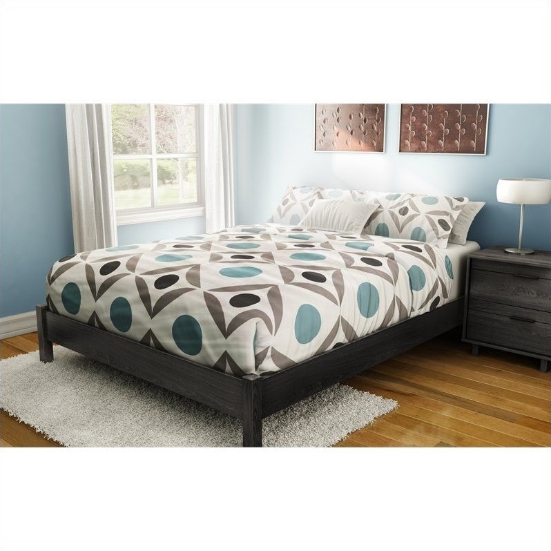 Bowery Hill Traditional Queen Platform Bed in Gray Oak