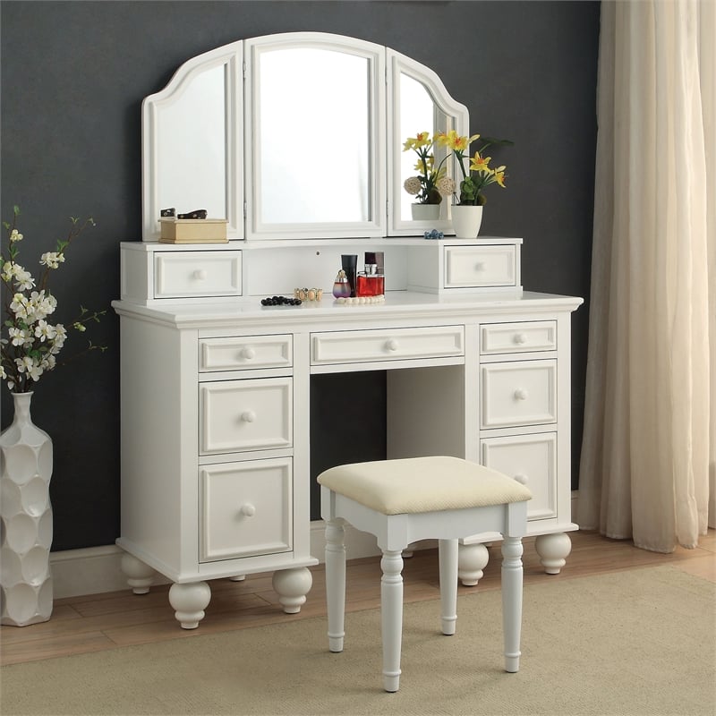 Bowery Hill Contemporary Wood 3-Piece Bedroom Vanity Set in White