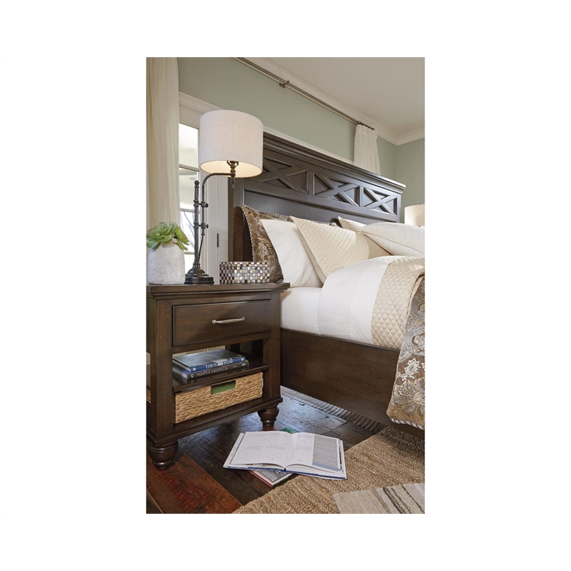 Bowery Hill Modern / Contemporary Metal Floor Lamp in Black Finish