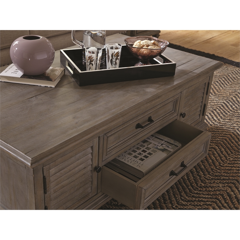 Bowery Hill Traditional Lift Top Storage Cocktail Table w/Casters