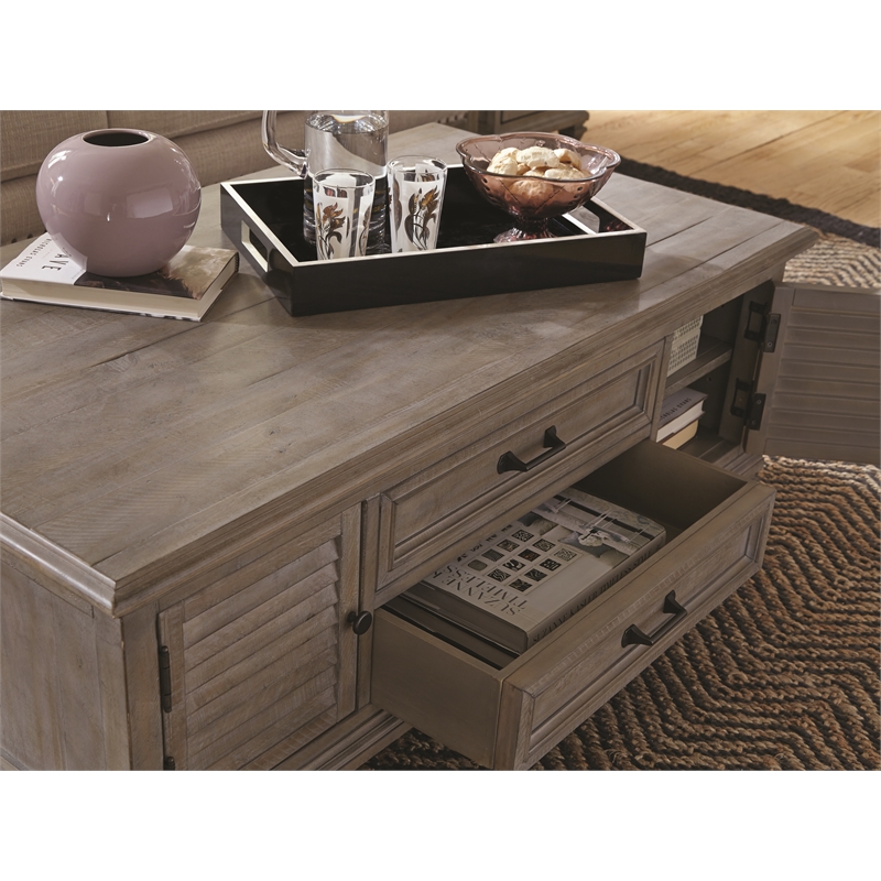 Bowery Hill Traditional Lift Top Storage Cocktail Table w/Casters
