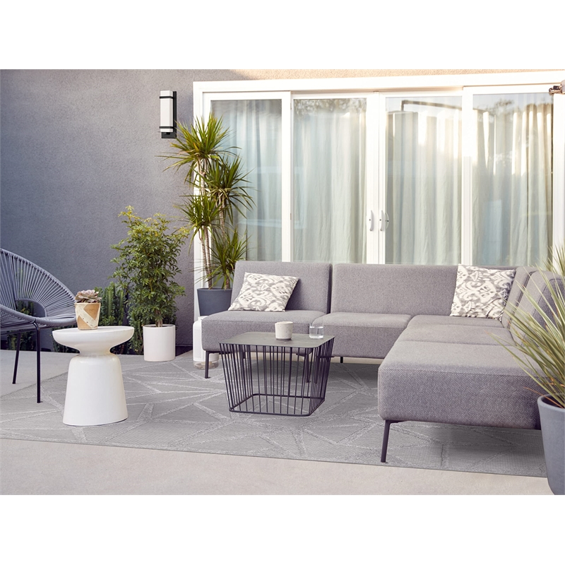 Bowery Hill Geometric Indoor Outdoor Area Rug 6'7