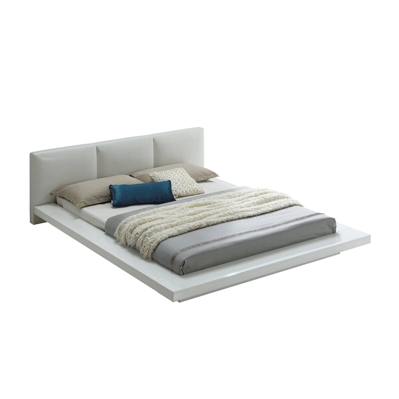 Bowery Hill 4 Piece Queen Size Bedroom Set Leatherette Padding in White