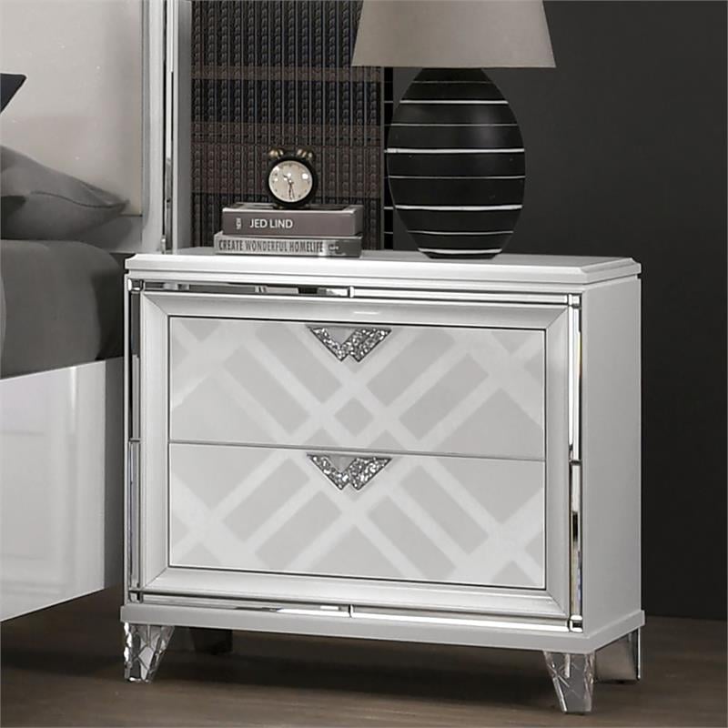 Bowery Hill Contemporary Solid Wood Nightstand with USB in White