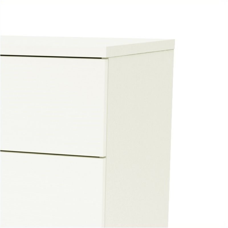 Pemberly Row 5 Drawer Chest in Pure White Finish