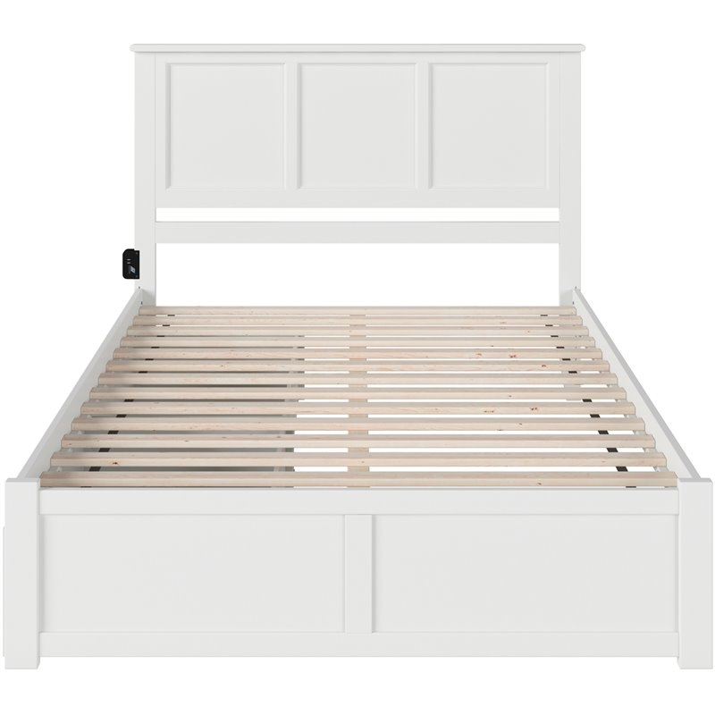 Pemberly Row Madison Queen Wood Platform Bed and Storage Drawers in White