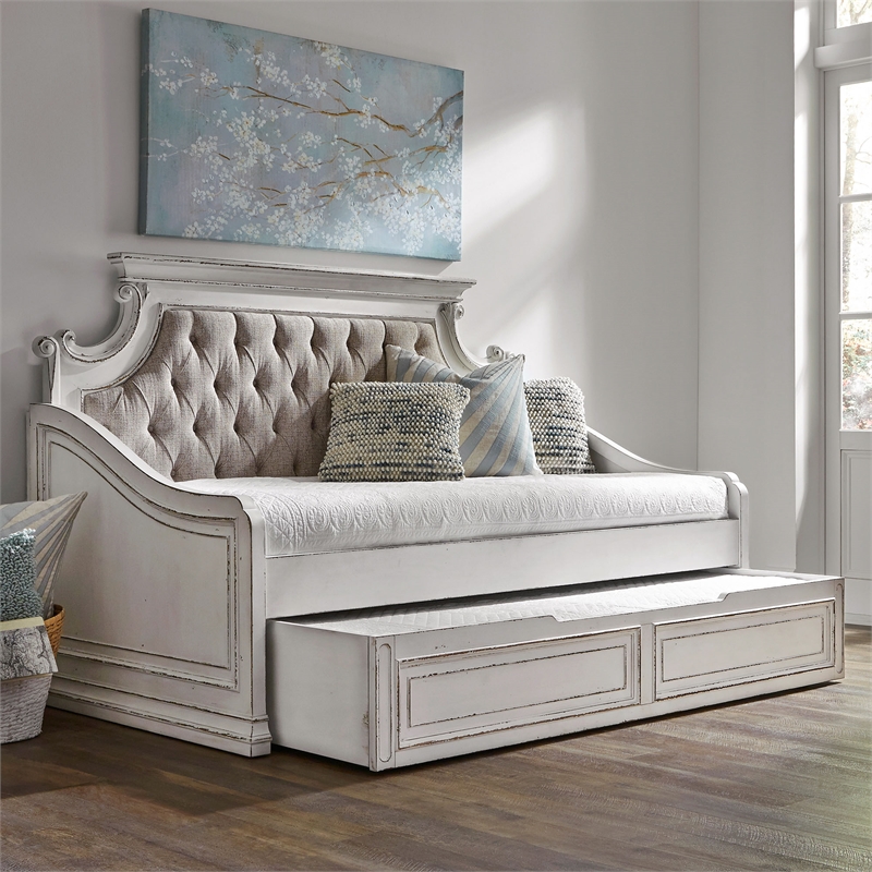Pemberly Row Traditional Engineered Wood Twin Daybed with Trundle in White