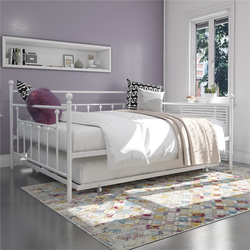 Pemberly Row Victorian Design Modern Metal Daybed and Trundle in White