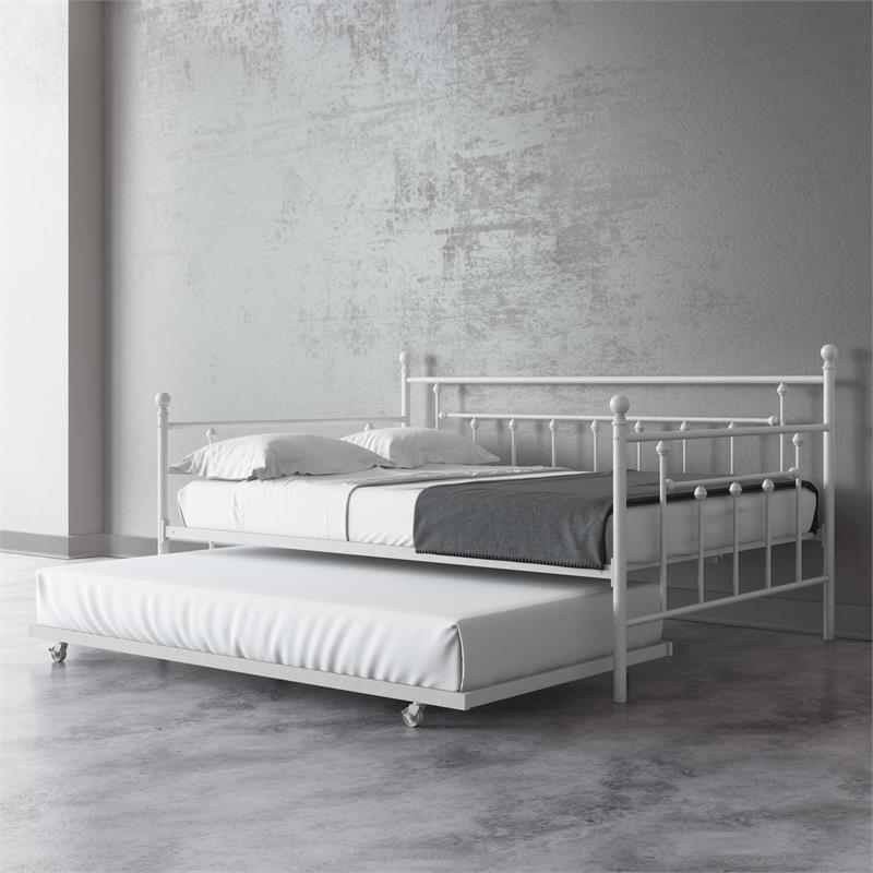 Pemberly Row Victorian Design Modern Metal Daybed and Trundle in White