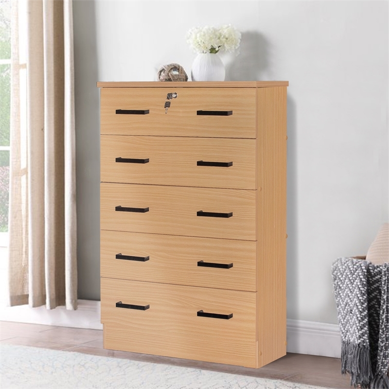 Pemberly Row Modern 5-Drawer Engineered Wood Chest Dresser with Lock in Maple