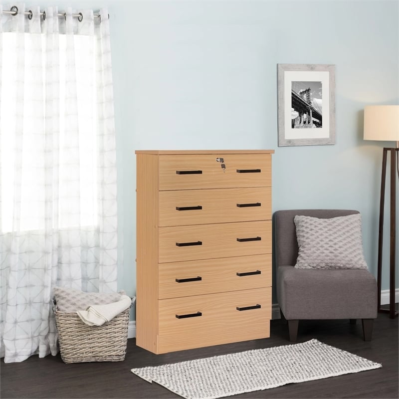 Pemberly Row Modern 5-Drawer Engineered Wood Chest Dresser with Lock in Maple