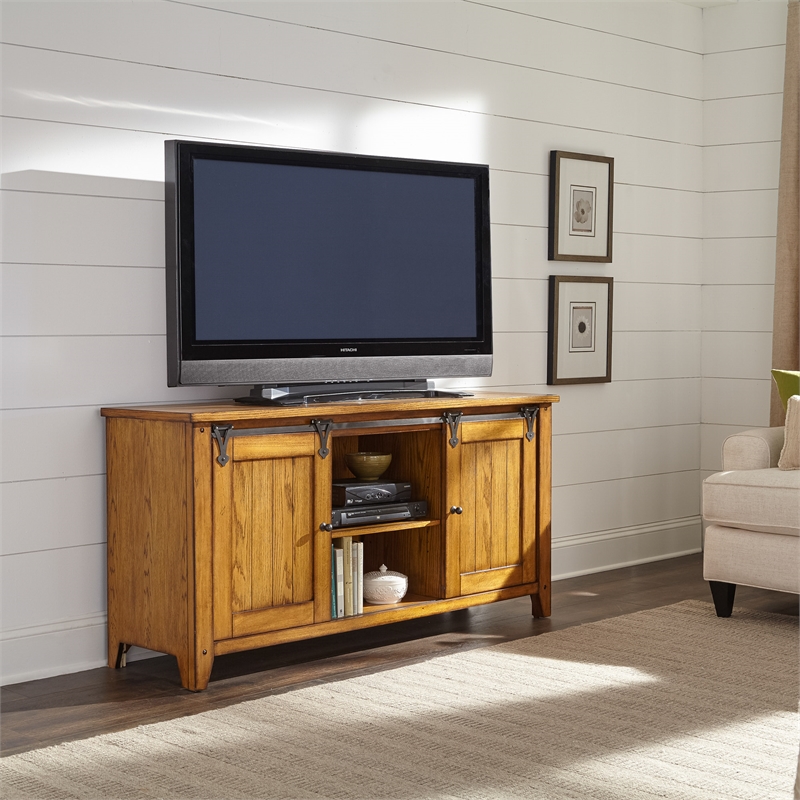 Pemberly Row Traditional Wood TV Console in Oak