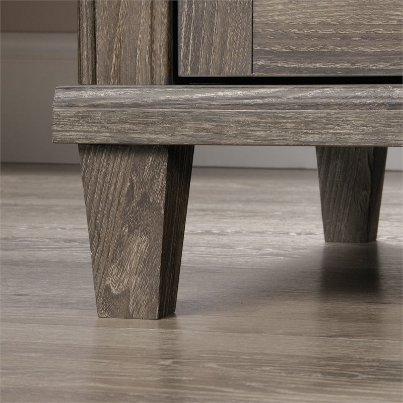 Pemberly Row L-shaped Contemporary Engineered Wood Computer Desk in Emery Oak